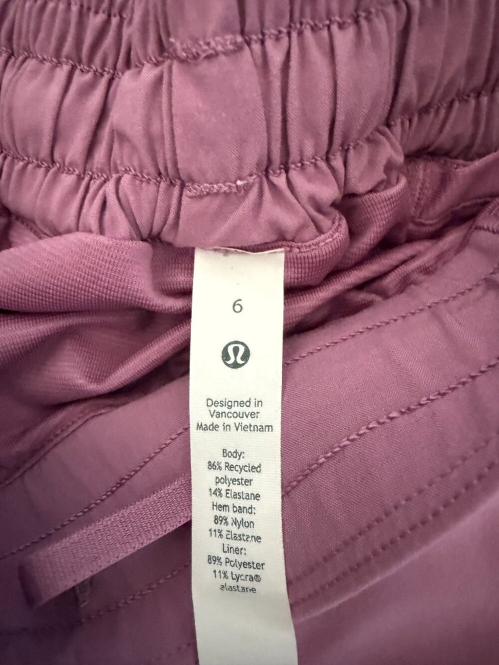 **DISCONTINUED** Lululemon Hotty Hot Short (Regular) - Picture 5 of 5